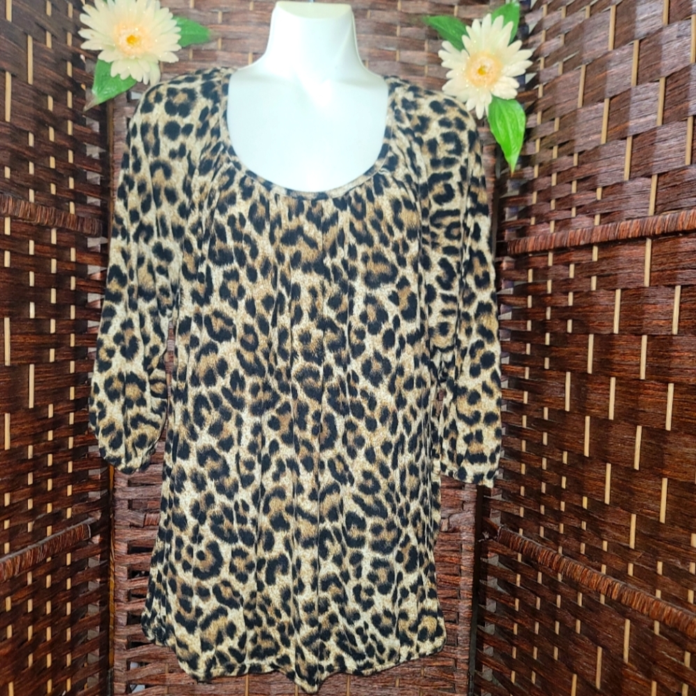 Michael kors blouse 1/3 sleeves good condition color leopard print